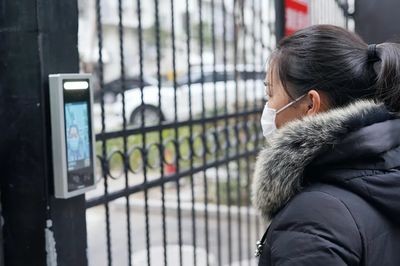 “刷臉”才能回家？是時候將人臉識別關進法律的籠子了